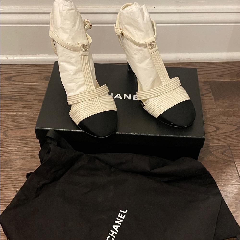 CHANEL Cream and Black Women's Shoes